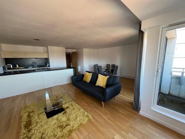 Modern & Spacious 2 Bed Merchant City Apart-High St — Photos 2